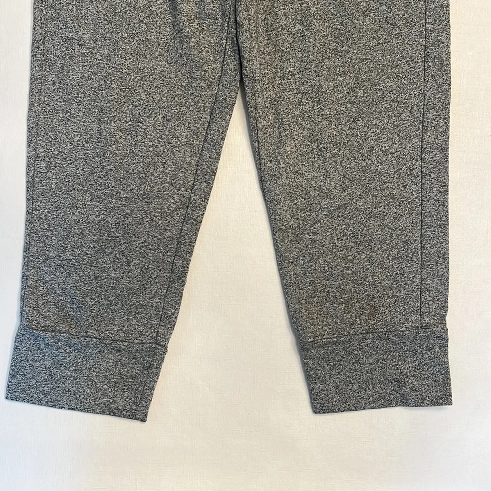 🟠 Aerie Heather Gray Capri Sweatpants - Picture 4 of 8